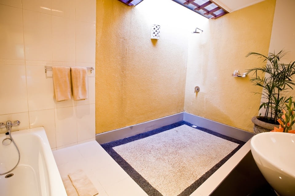 Natya Hotel Tanah Lot_Bathroom